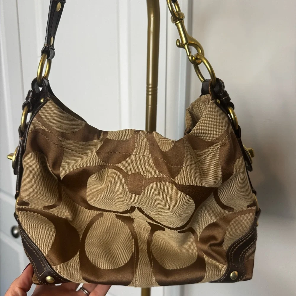 Vintage Coach Brown Signature Jacquard Hobo with Gold-Tone Hardware - Picture 4 of 8